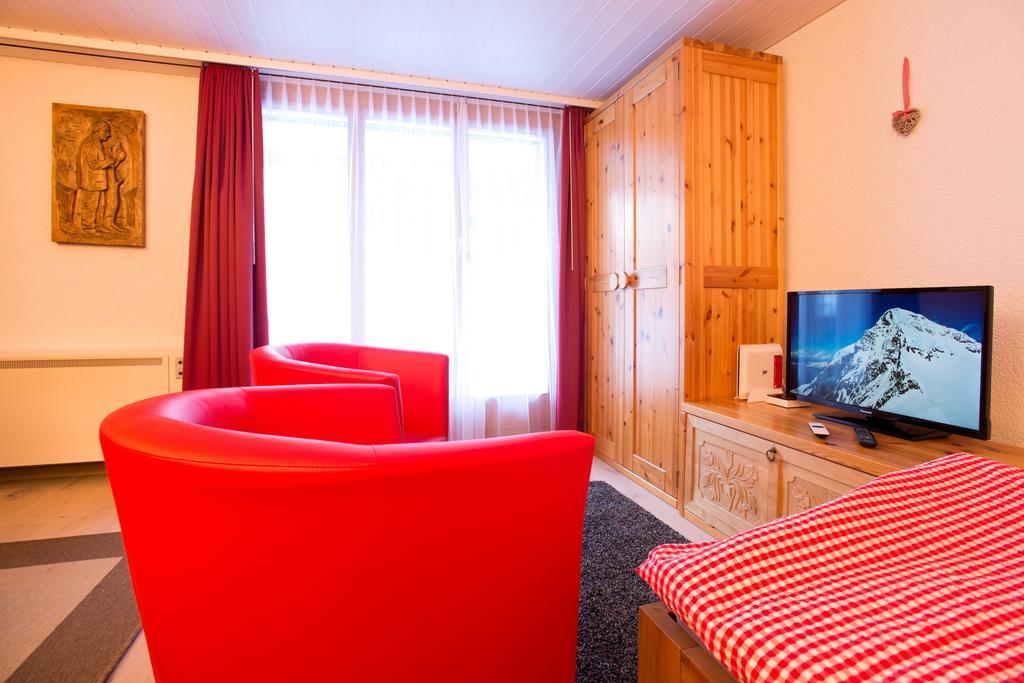 Mom - Alpine Boutique Apartments, Grindelwald Gletscher, Eiger View Terrace Studio Pokoj fotografie